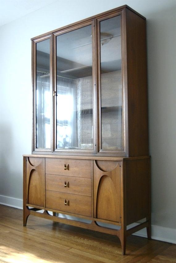 broyhill curio cabinet mid century buffet and china cabinet 3 4 n broyhill fontana curio cabinet